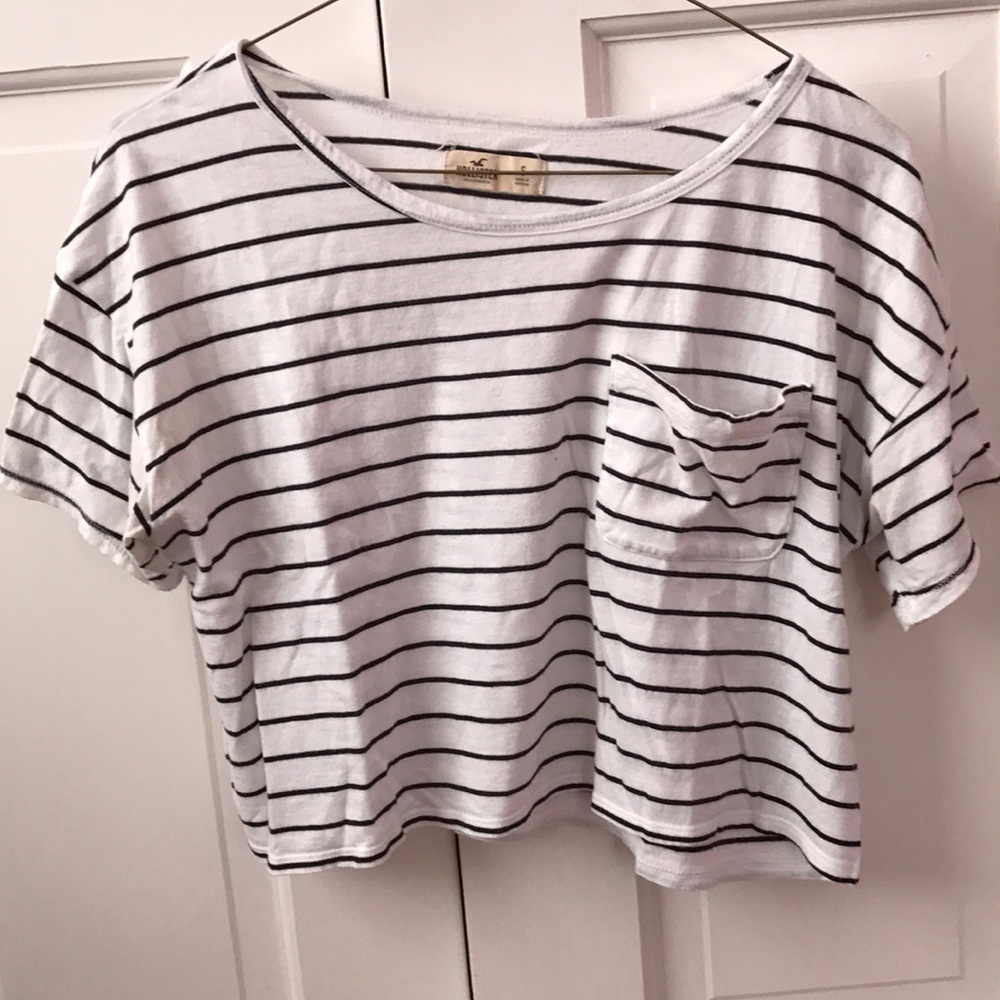Black and white striped cropped tee shirt.